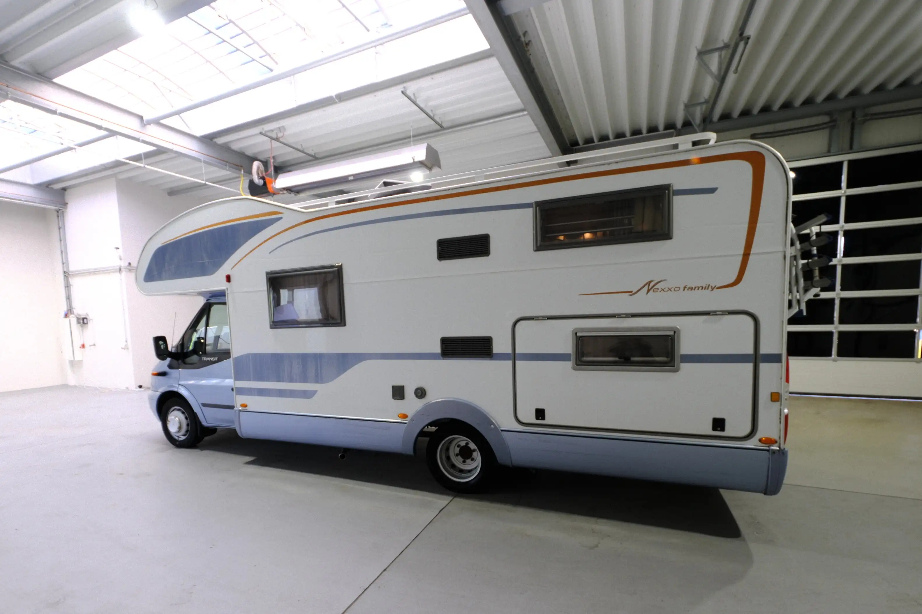 BUERSTNER Nexxo Family A 694